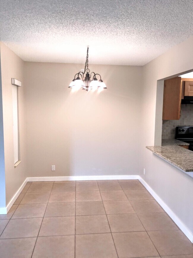 Foto del edificio - 721 Sunny Pine Way