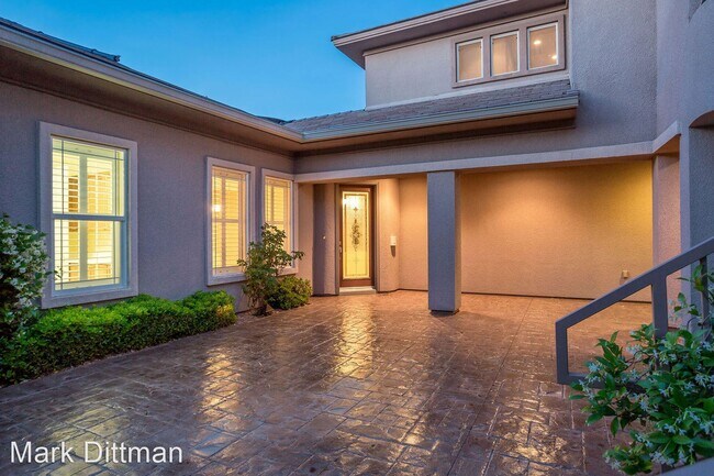 Building Photo - 5 br, 4.5 bath House - 2760 Borthwick Avenue