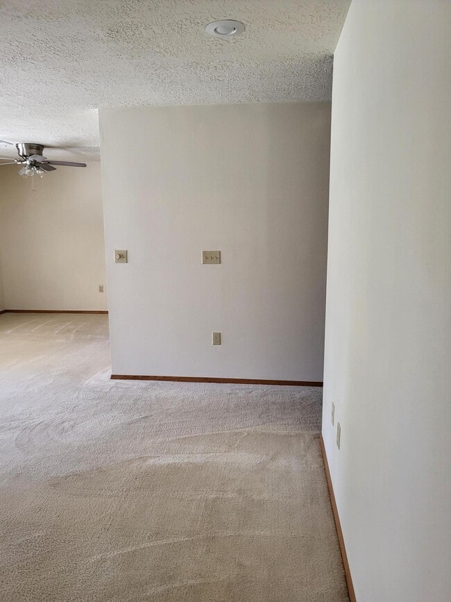 Foto del edificio - 819 Country Club Dr SE