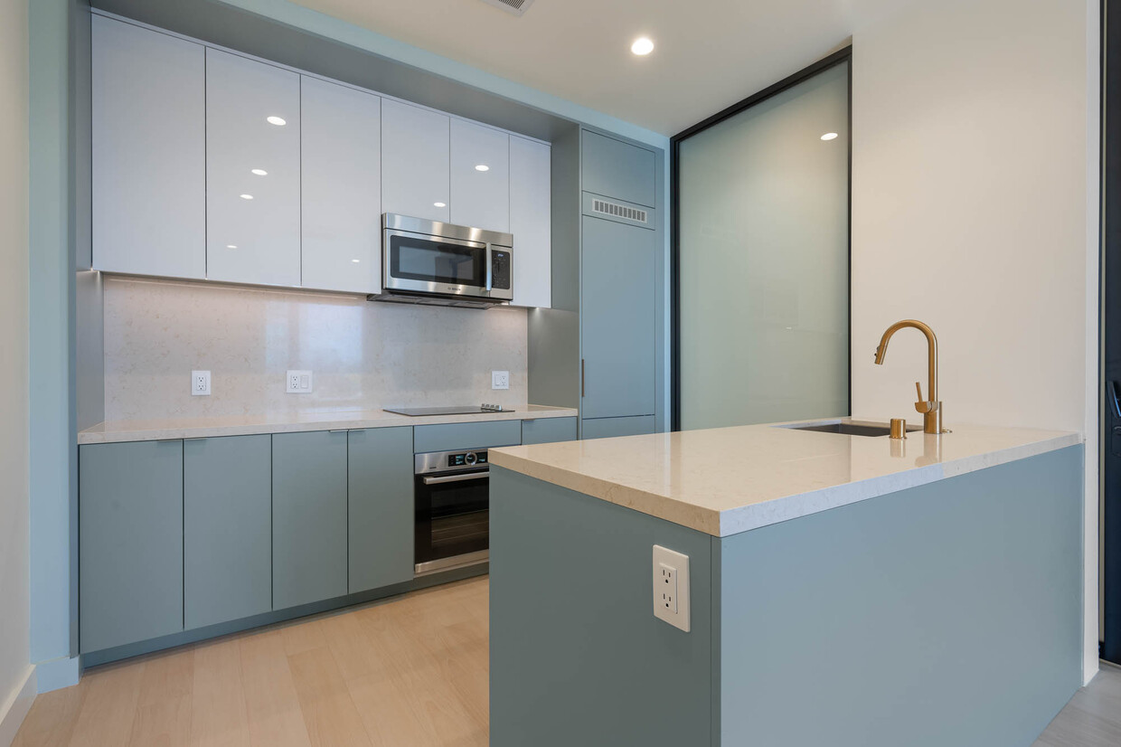 Foto principal - 6401 Wilshire Blvd