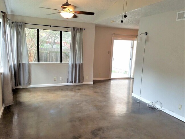 Foto del edificio - 8900 Parkfield Dr