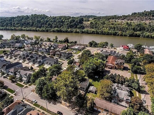 Building Photo - 4 Bed 3 Bath in Oakmont