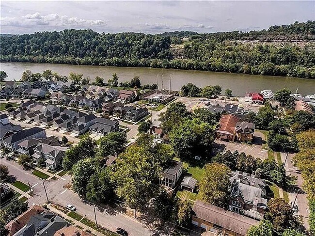 Foto del edificio - 4 Bed 3 Bath in Oakmont