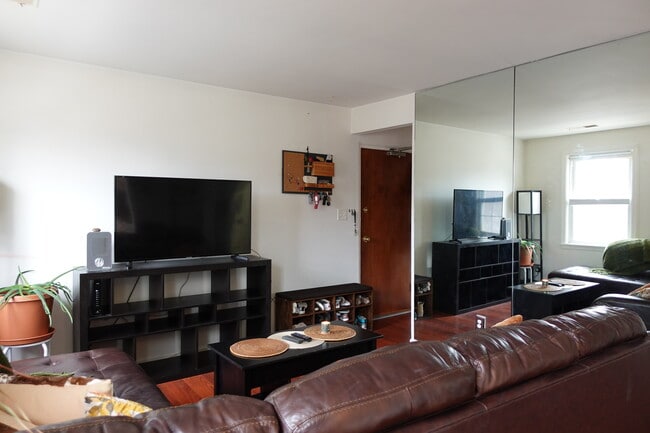 Photo - 2001 Fort Davis St SE House