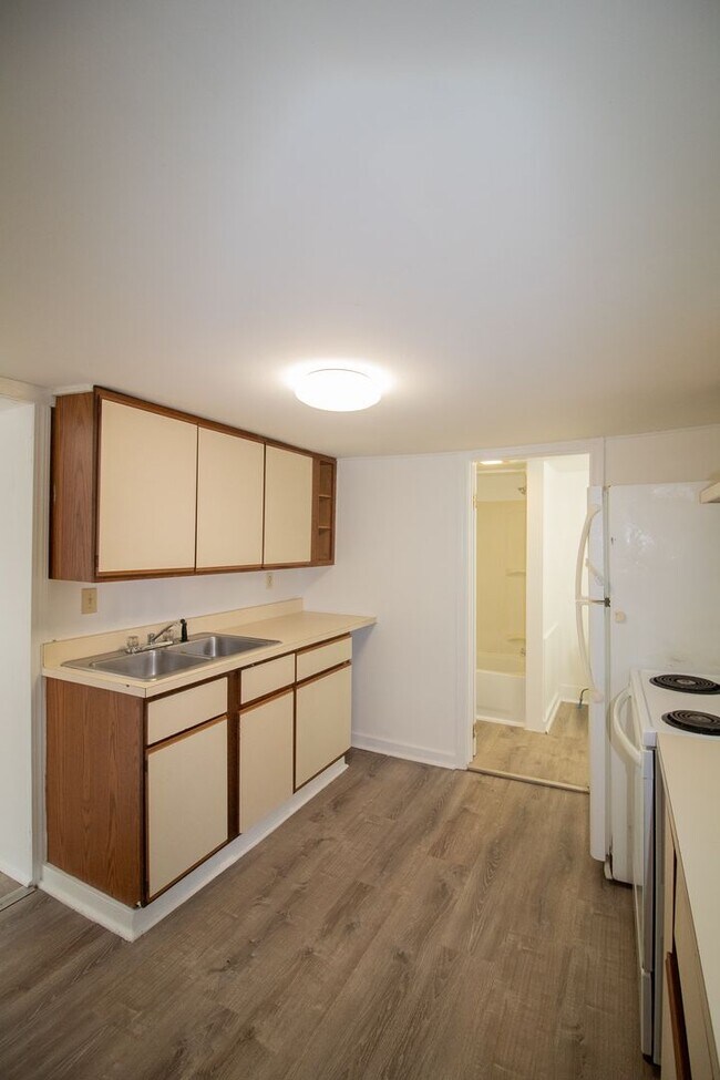 137 Webb St Unit 1, Bennington, VT 05201 Room for Rent in Bennington