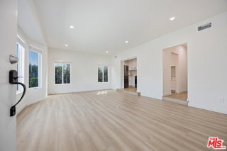 Foto del edificio - 3015 Stocker Pl