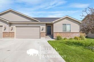 Building Photo - 4215 Roy Cir
