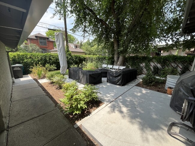 Building Photo - 2575 Dahlia St