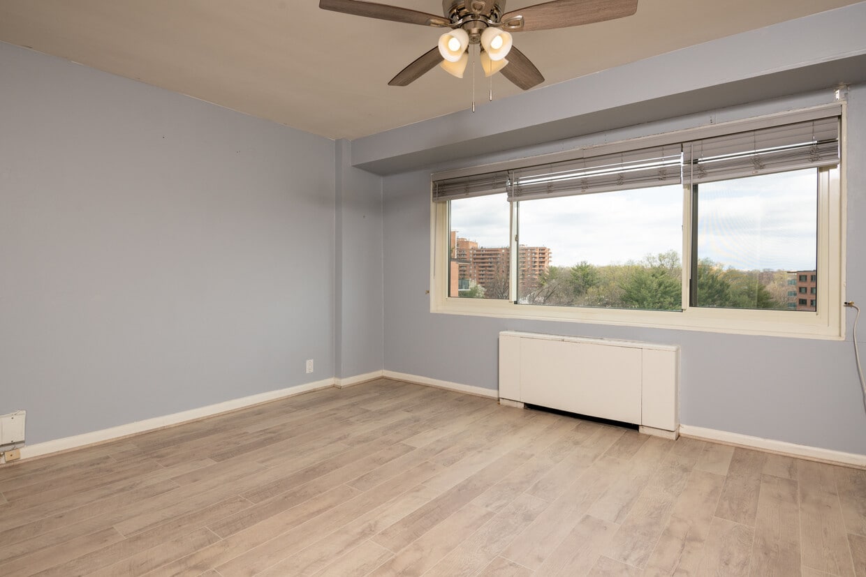 Foto principal - 4201 Cathedral Ave NW