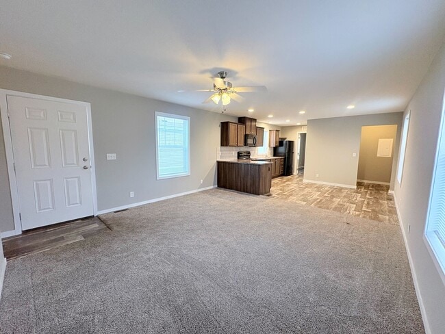 Building Photo - 10610 State Rte 762