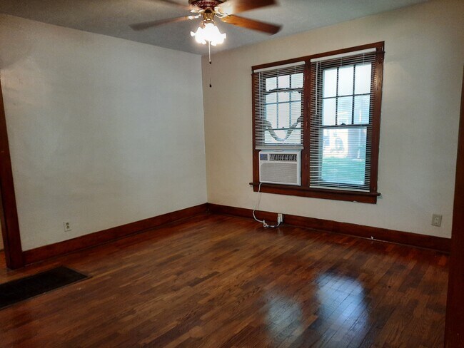 Building Photo - 130 S 12th St