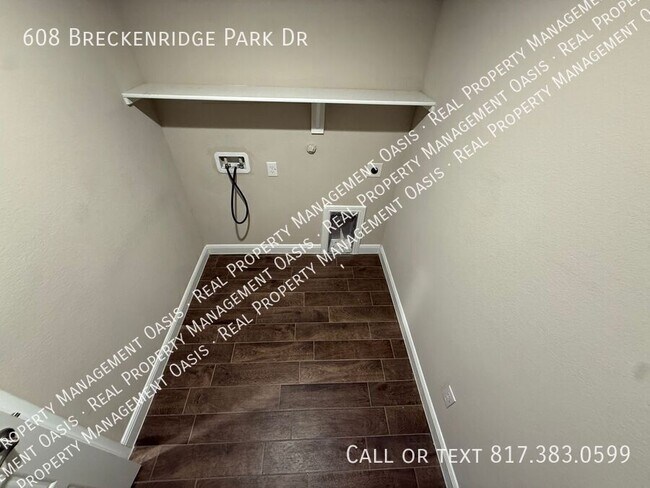 Foto del edificio - 608 Breckenridge Pk Dr