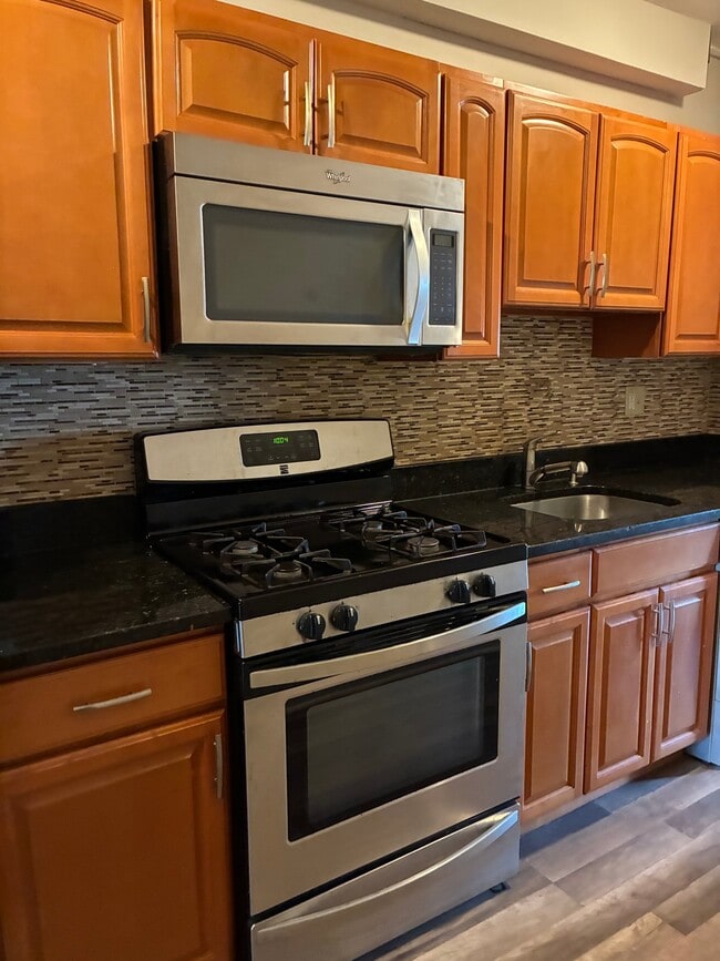 Foto del edificio - 1625 E St NE