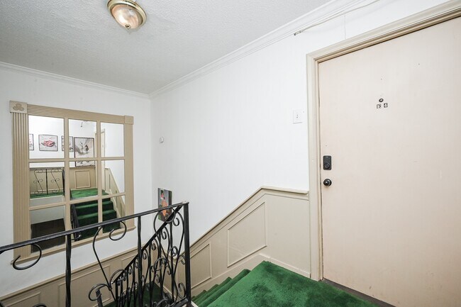 Foto del edificio - 5230 Arboles Dr