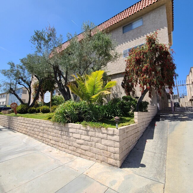 Building Photo - 10425 Irene St