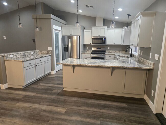 Foto del edificio - 3 bed 2 bath  Home for Rent in Grants Pass