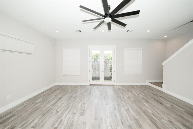 Building Photo - 708 Pinemont Canyon Lane