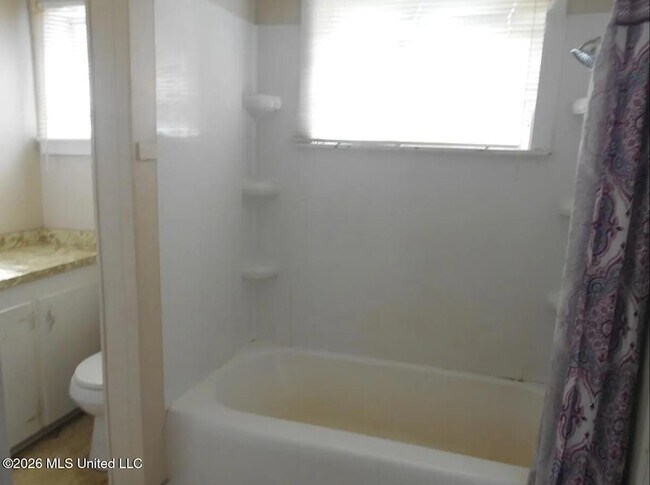 Foto del edificio - 8009 McComb Hville Rd