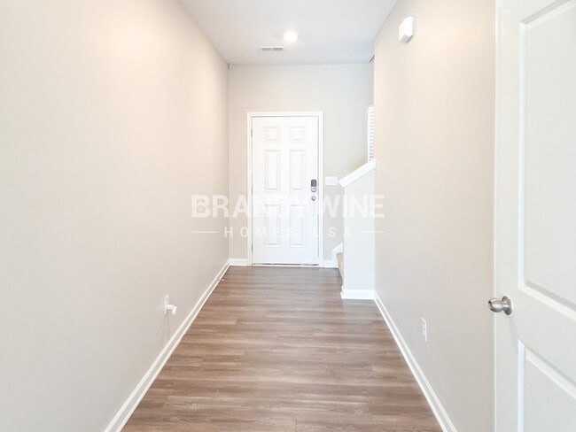 Building Photo - 1108 Holland Dr