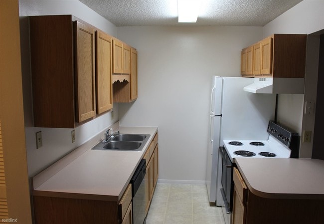 Building Photo - 3940 E Camelot Cir