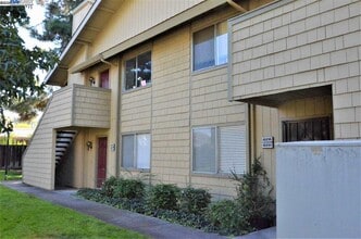 Building Photo - 46892 Fernald Common