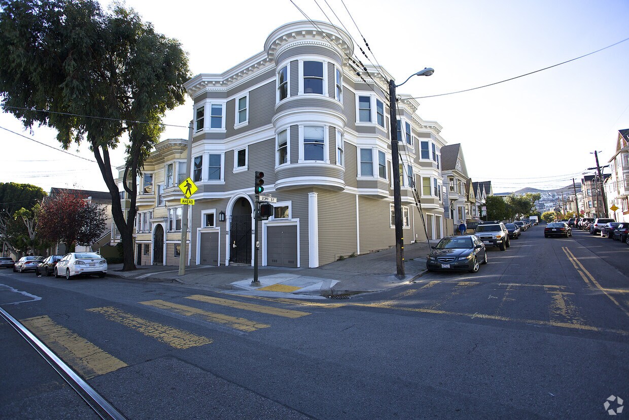 Primary Photo - 1100-1106 Church St