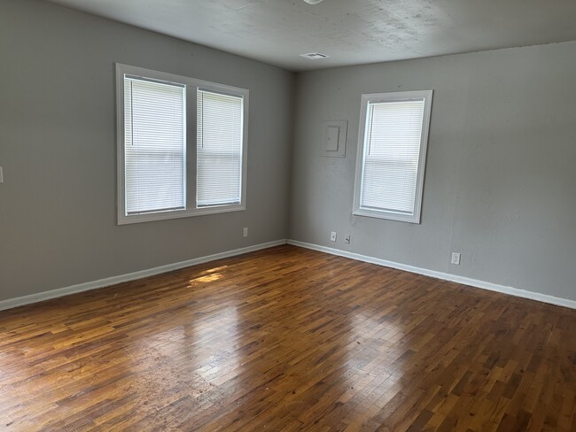 Bedroom - 622 S Mission Ave