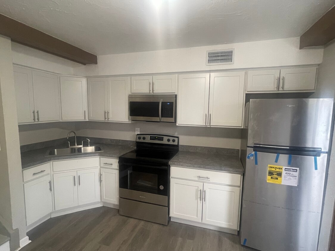 Kitchen - 8895 N Swan Rd