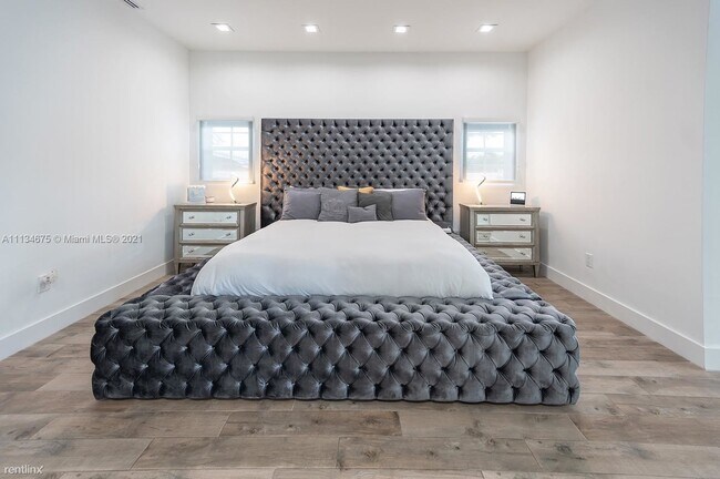 Foto del edificio - 4 br, 4 bath House - 9831 NW 26th St