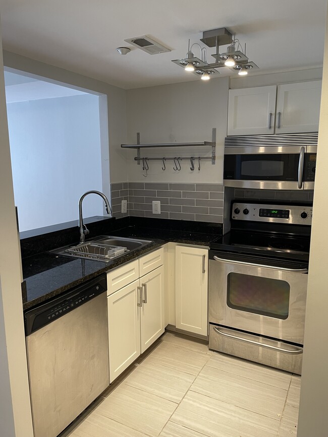 Building Photo - 1150 K St NW