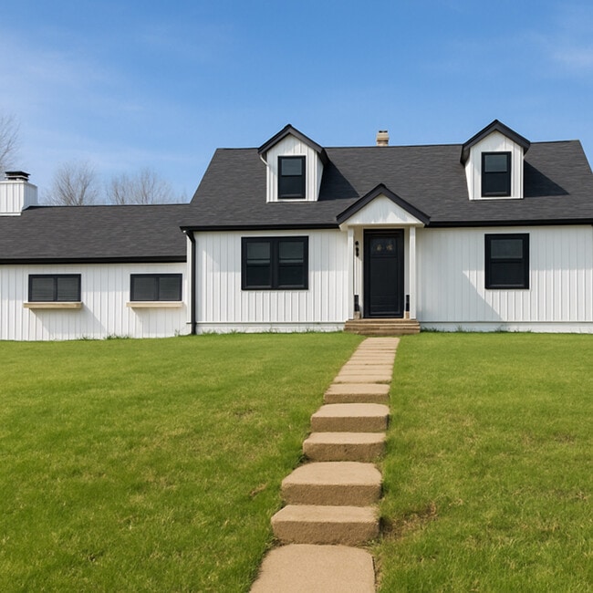 Building Photo - 190 Country Club Dr