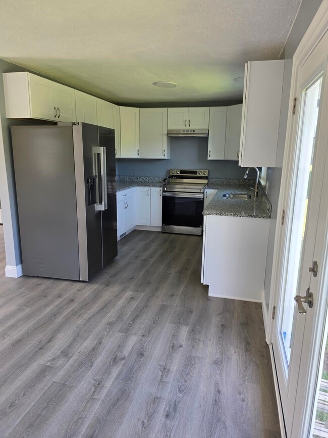 Building Photo - 421 River Bend Dr