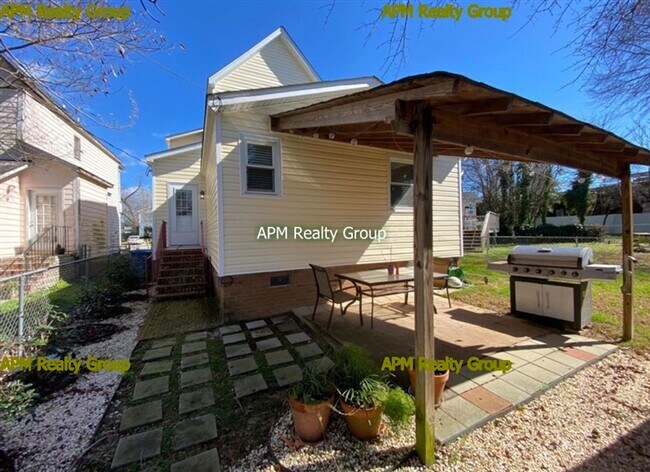 Foto del edificio - Desirable West Columbia Location