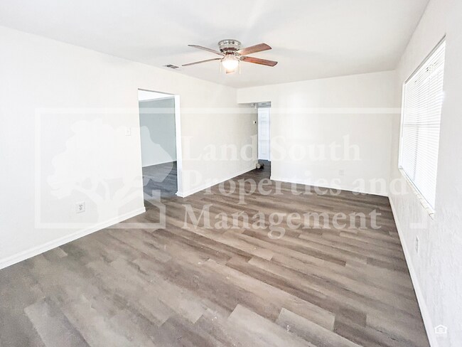 Foto del edificio - 2152 Colonial Ave