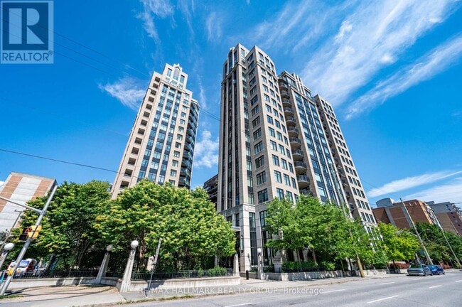 Building Photo - 245 Kent St