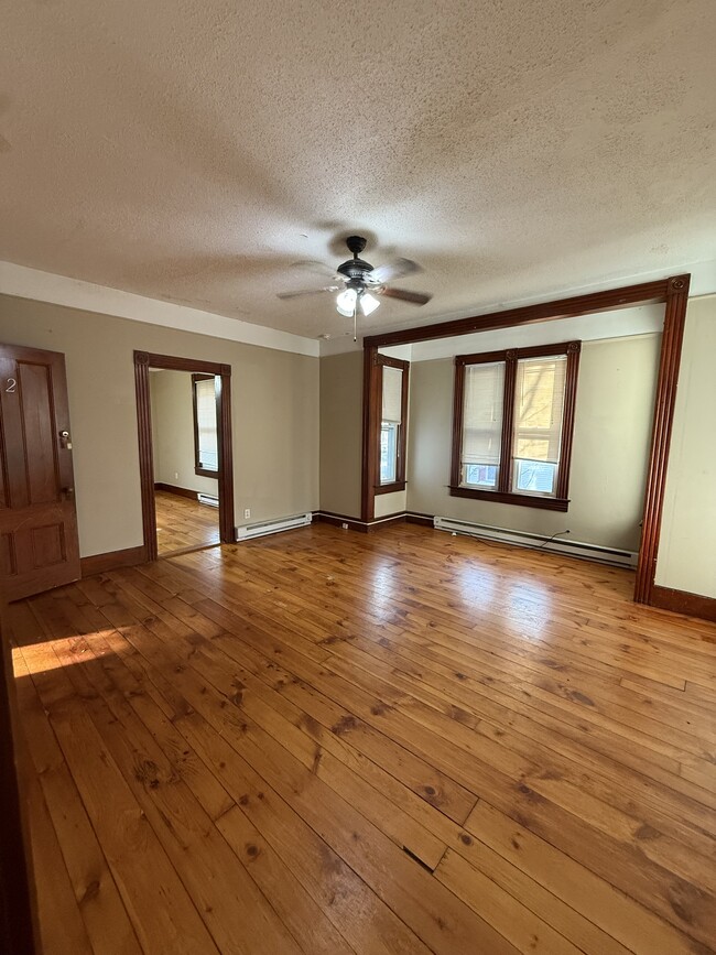 Building Photo - 17 Sunnyside Ave