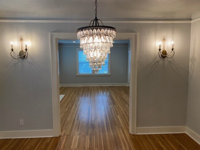 Building Photo - 4920 Country Club Blvd