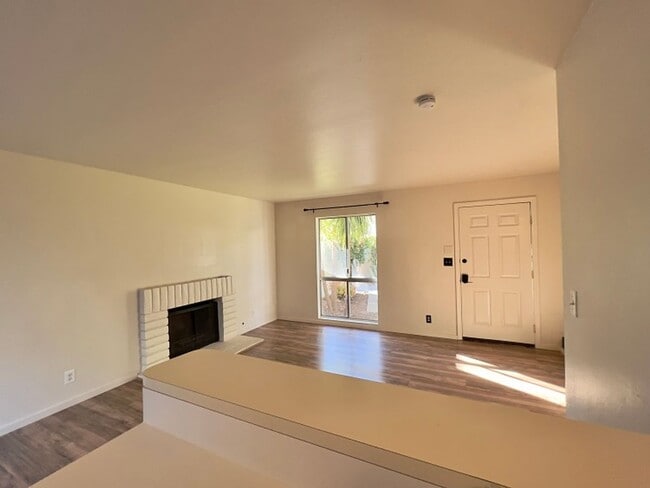 Building Photo - Renovated Two Bedroom Napa Condo Minutes f...