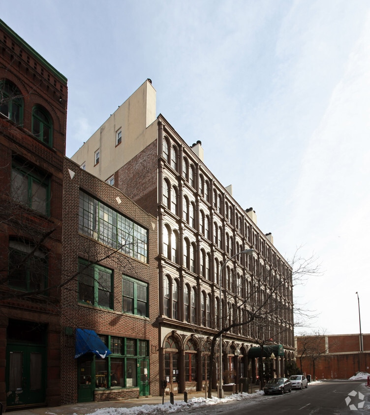 Building Photo - Smythe's Corner Condominiums