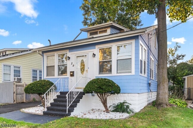 Building Photo - 29 Ligham St