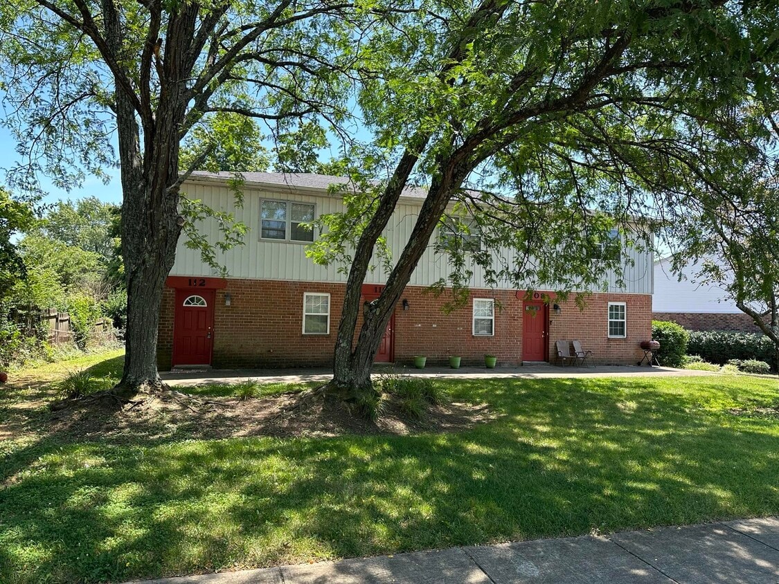 Primary Photo - 106 Oakmont Ln