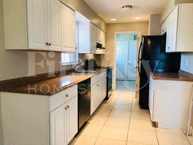 Building Photo - 112 Stafford Pl