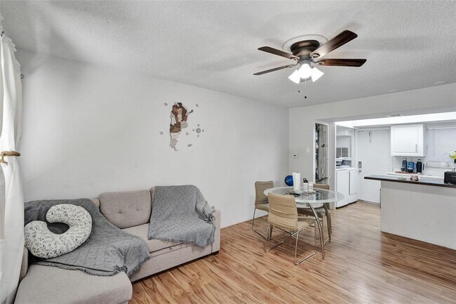 Foto del edificio - 4240 NW 21st Ave