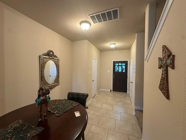 Building Photo - 16020 Fountainview Dr