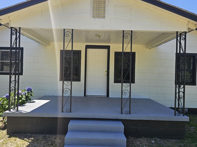 Building Photo - 808 Peachtree Rock Rd