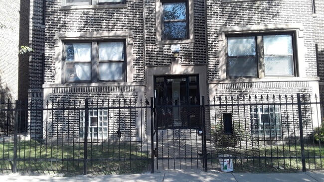 Building Photo - 4934 W Jackson Blvd