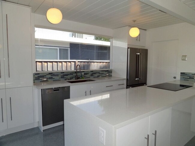 Building Photo - High-End San Jose 4 Bedroom Eichler