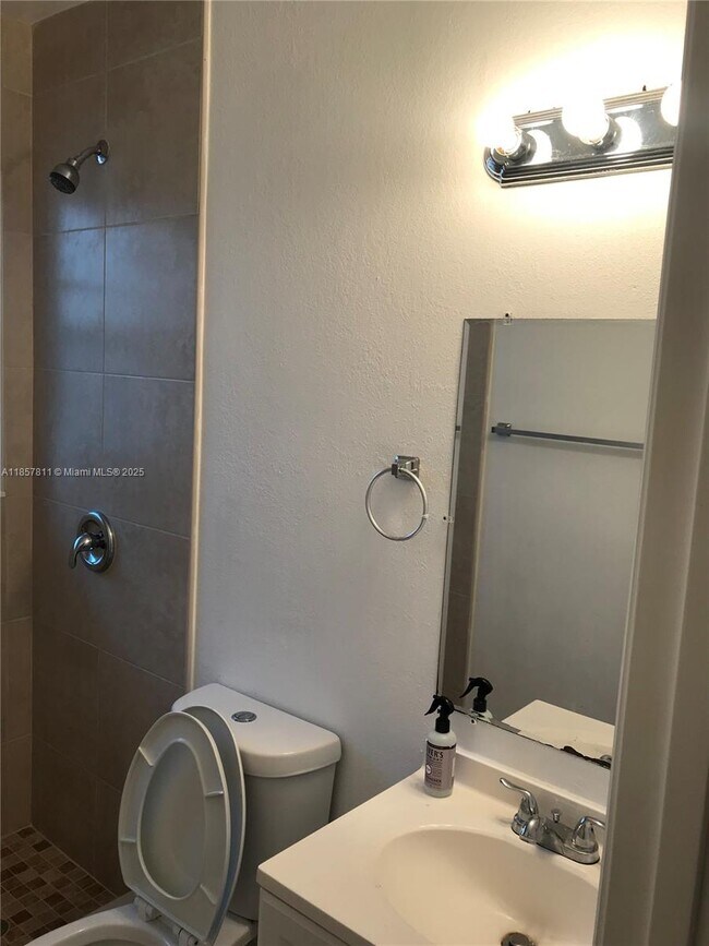 Foto del edificio - 155 NE 59th St