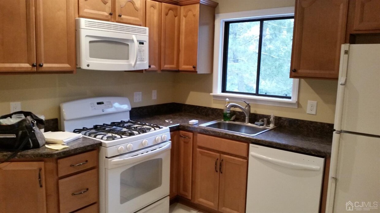 Primary Photo - 210 Henderson Ct