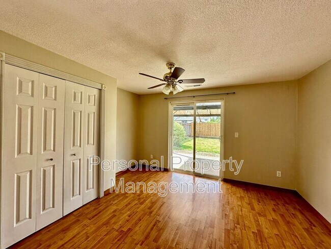 Building Photo - 2303 SW 6th St